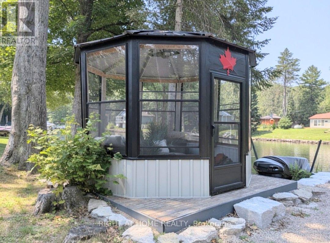 11 LITTLE BAY DRIVE - 32