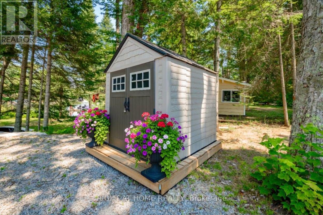 11 LITTLE BAY DRIVE - 35