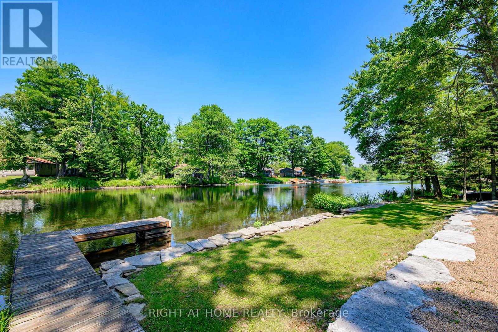 11 LITTLE BAY DRIVE - 36