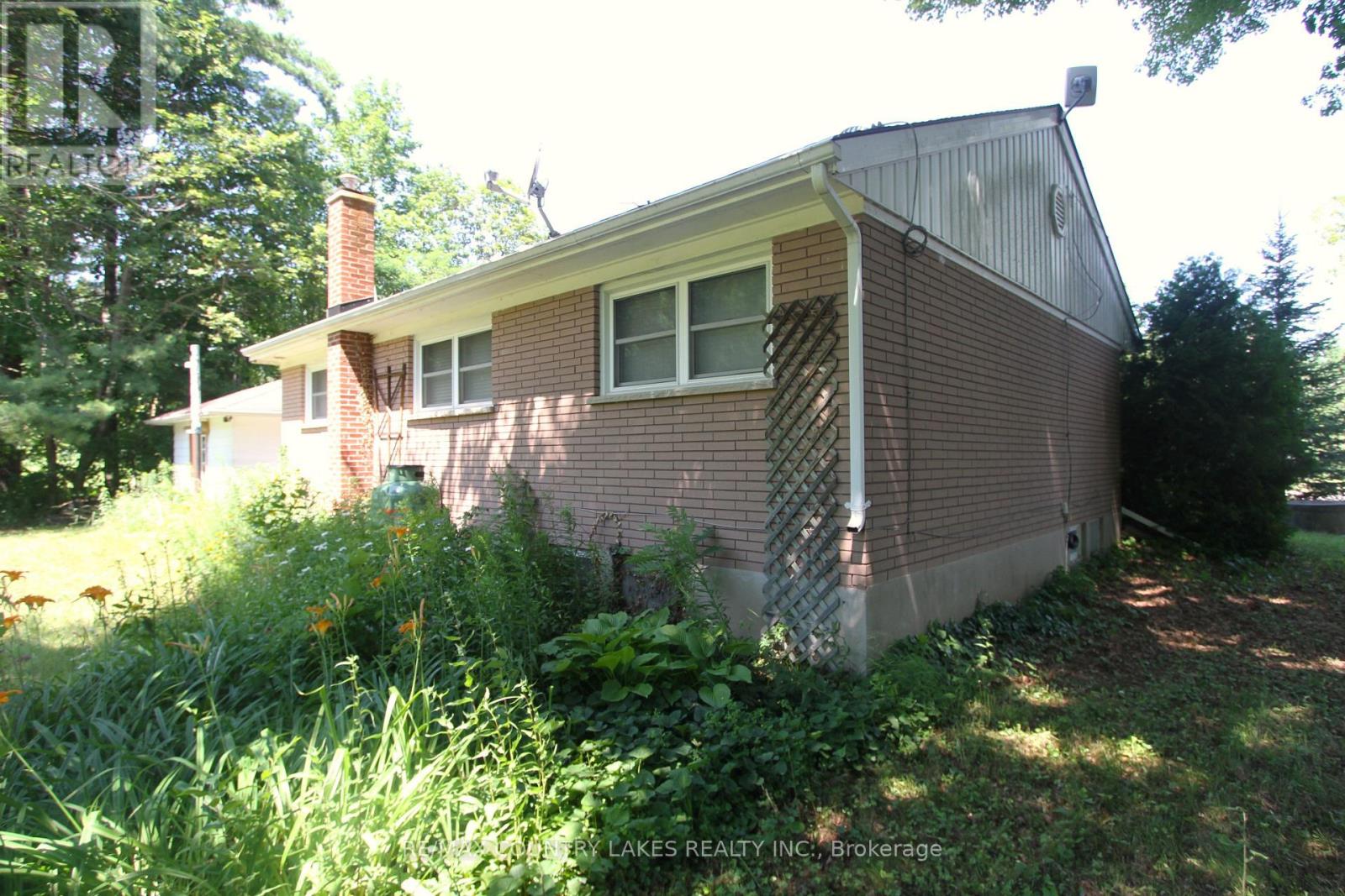 986 PORTAGE ROAD - 3