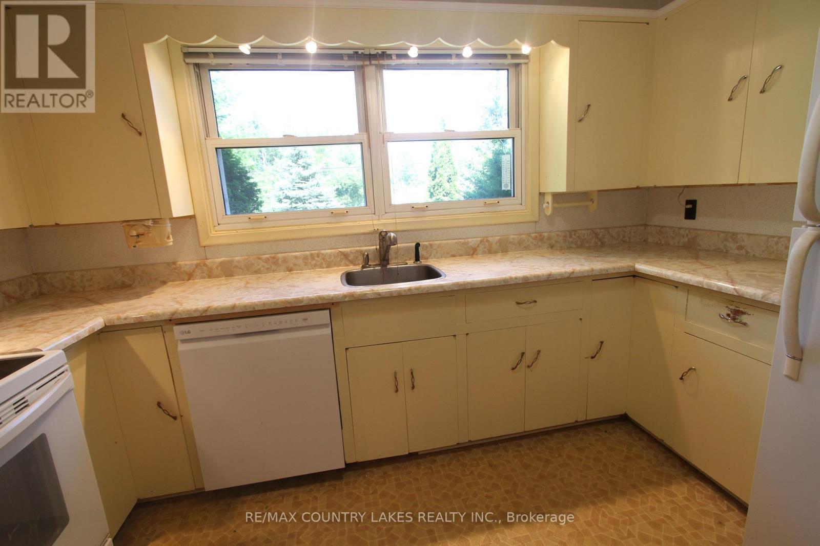 986 PORTAGE ROAD - 8
