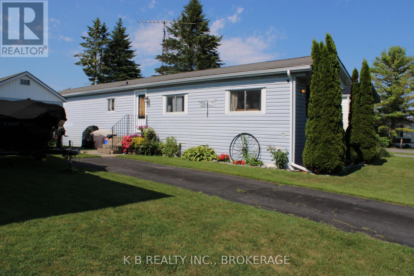 4 CEDAR STREET W - Image 17