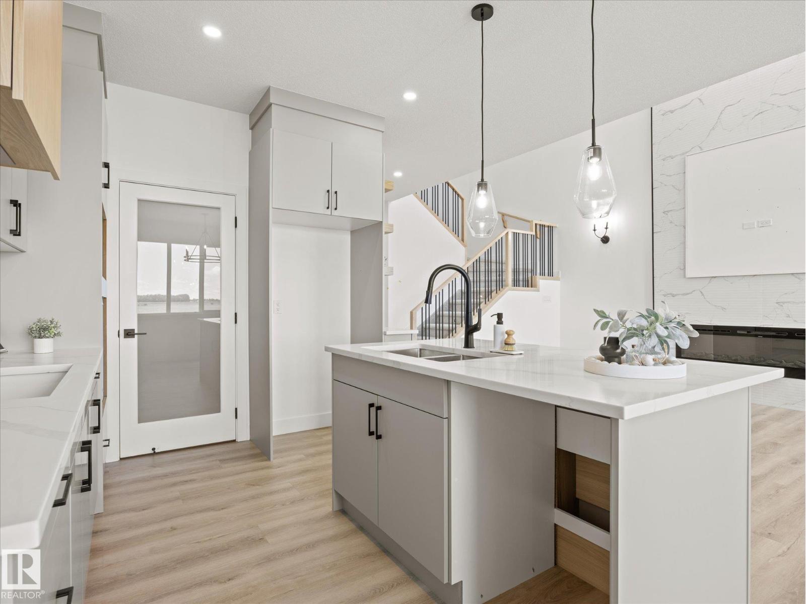 792 Bank Dr - 17