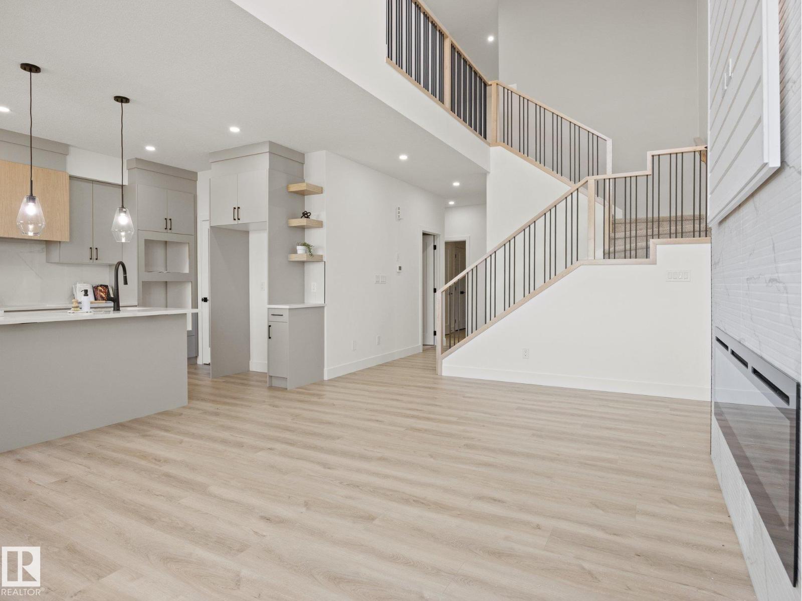 792 Bank Dr - 8