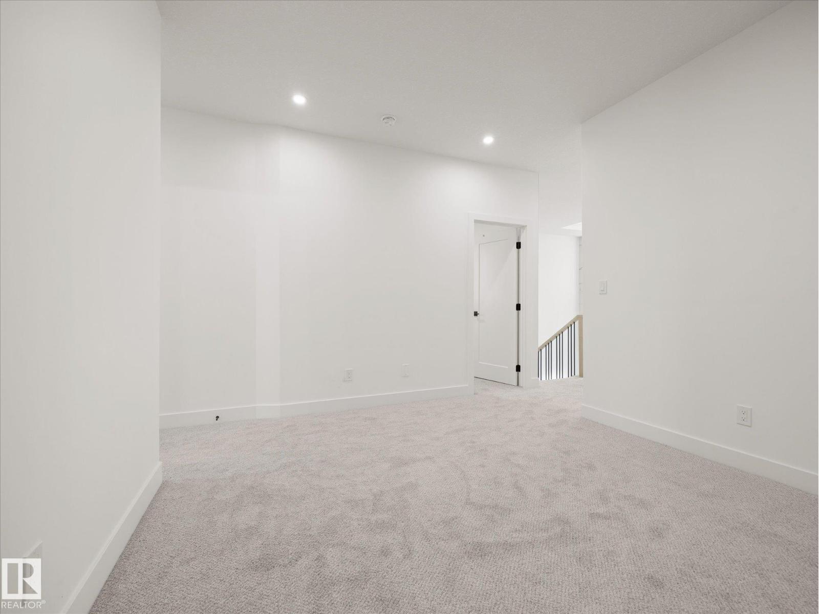 792 Bank Dr - 31