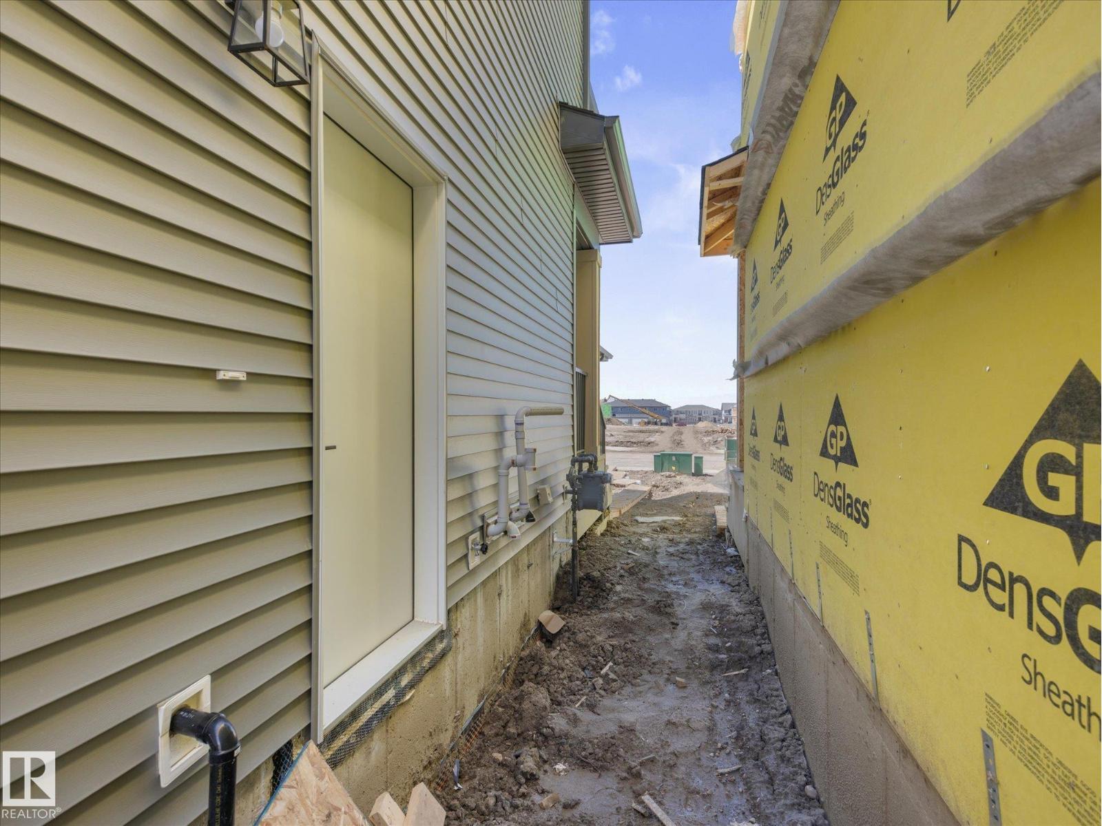792 Bank Dr - 43