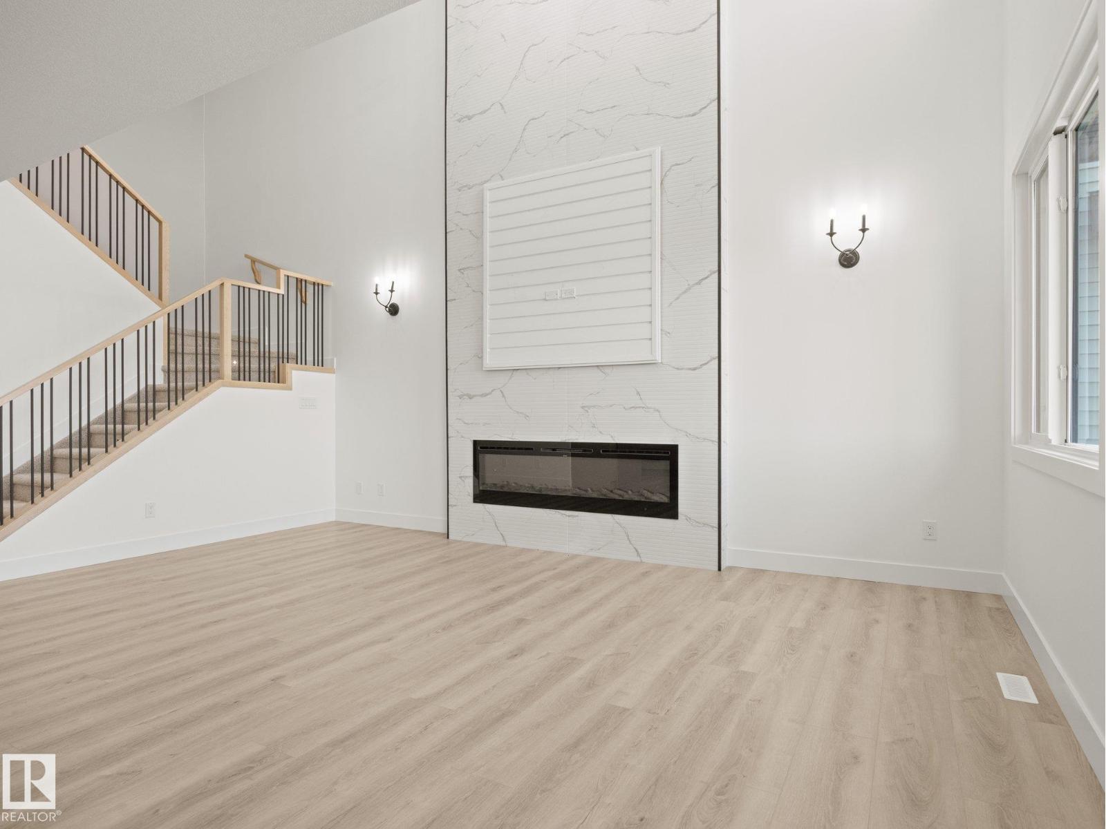792 Bank Dr - 2