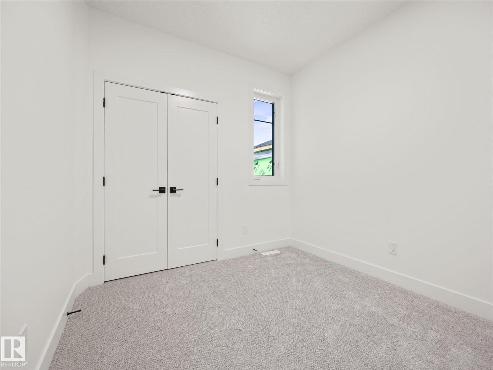 792 Bank Dr - 32