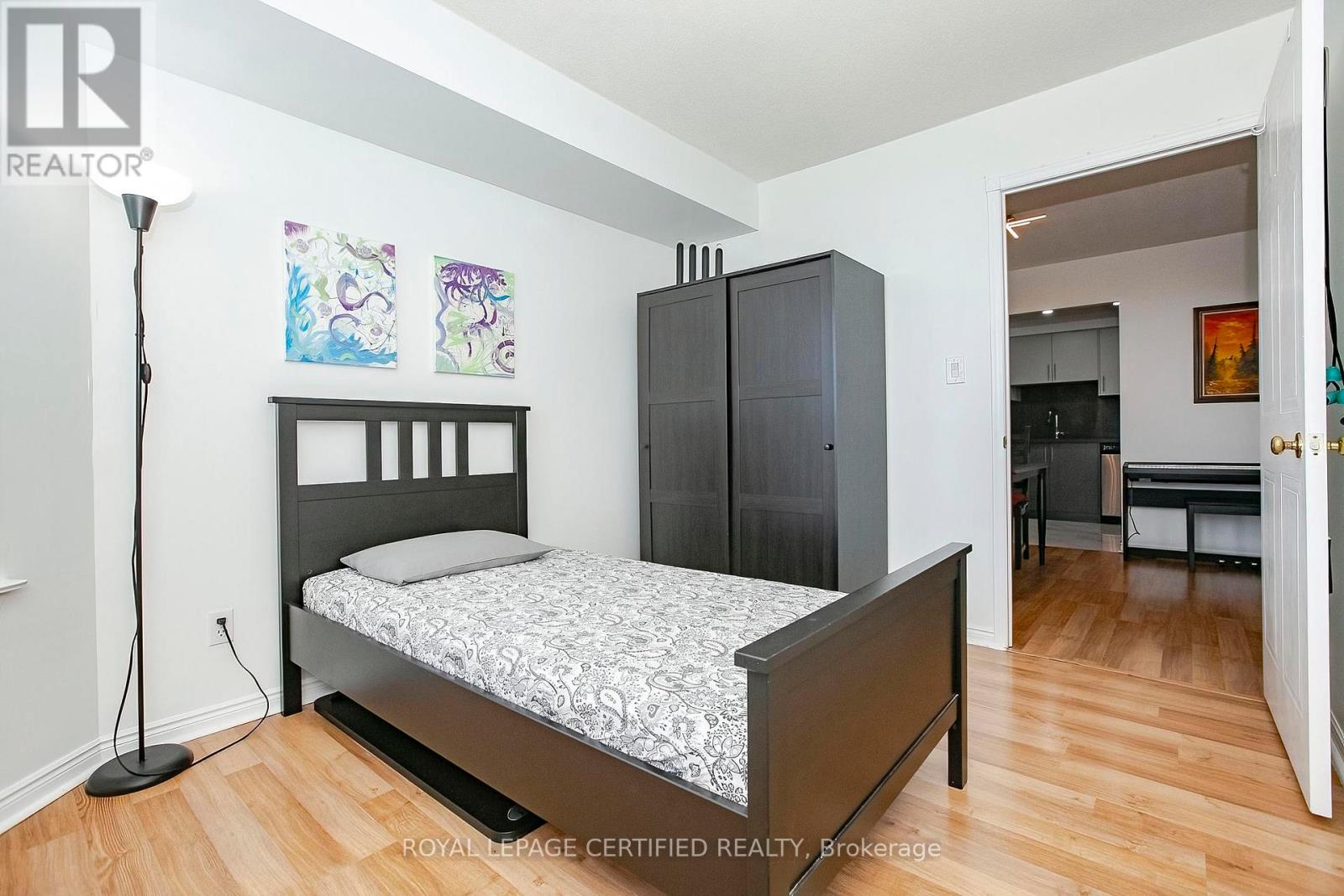 #1605 135 HILLCREST AVENUE - 32