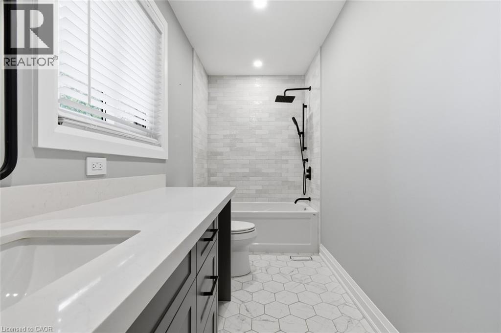 94 DORCHESTER Drive - Image 25