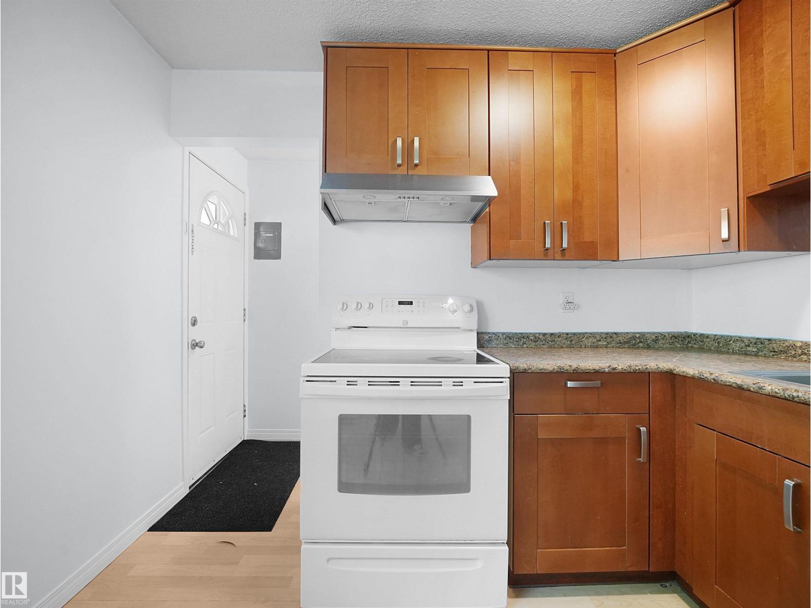 10446 55 AV NW - 16