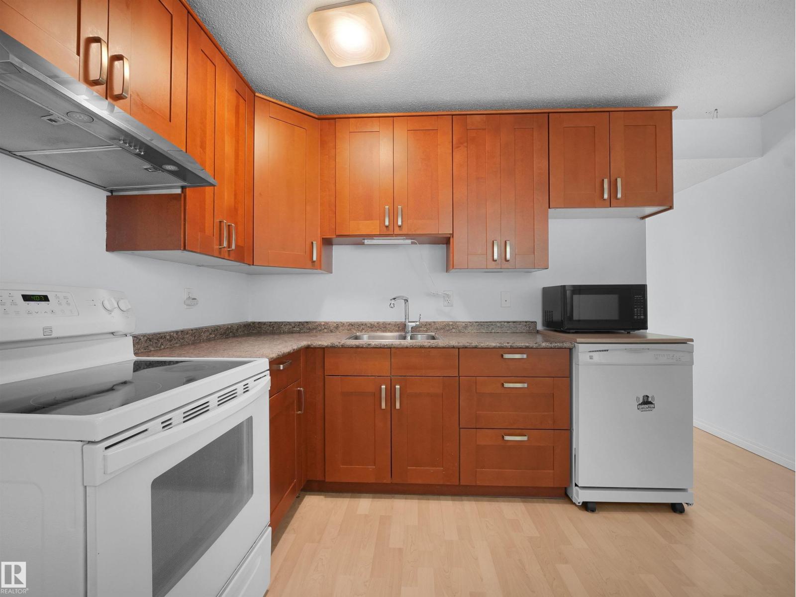 10446 55 AV NW - 17