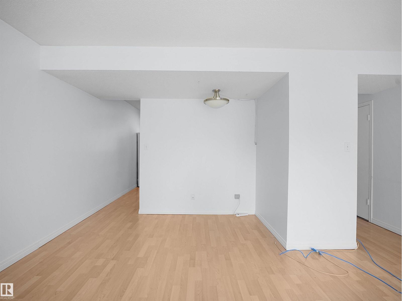 10446 55 AV NW - 20