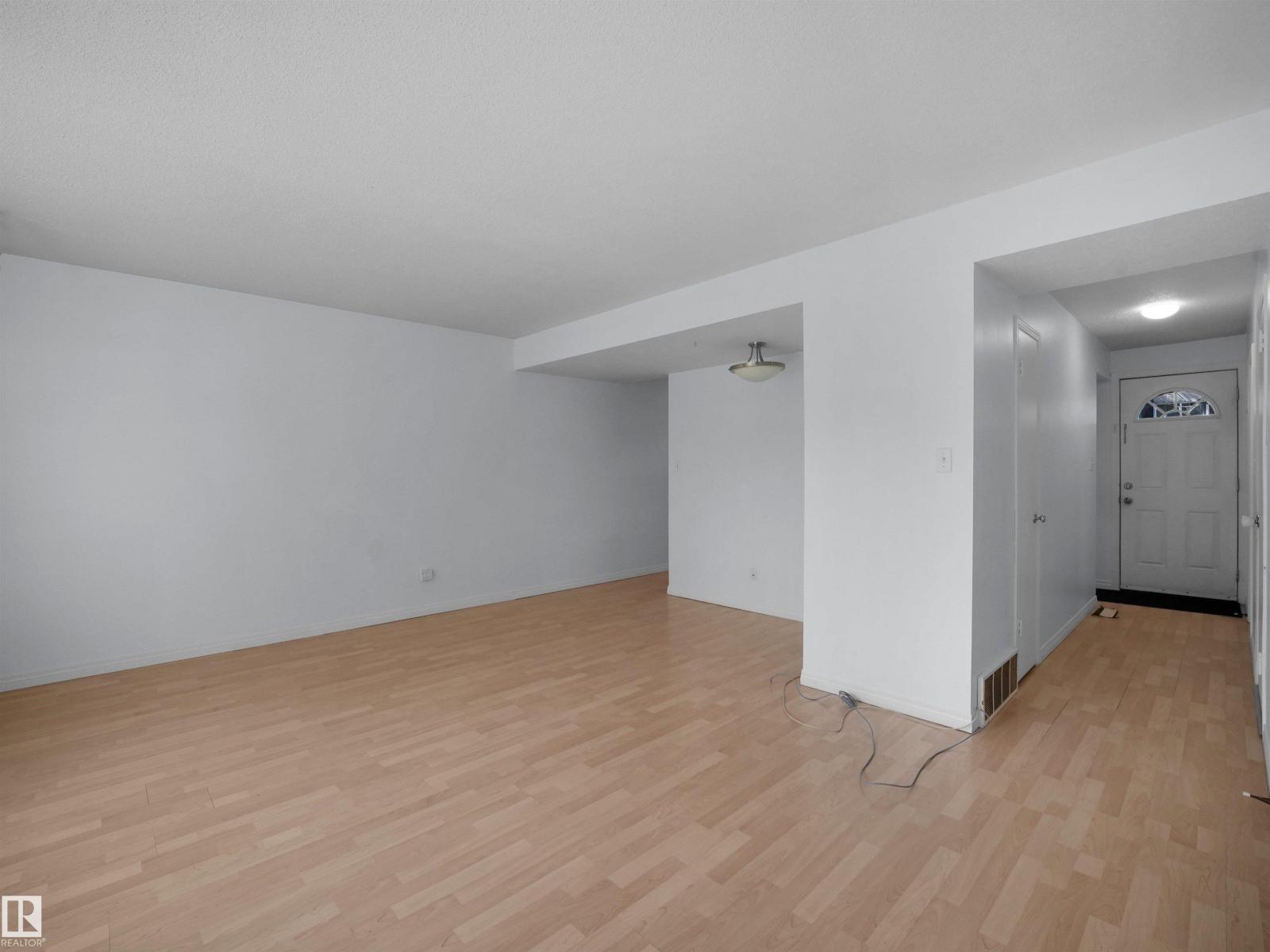 10446 55 AV NW - 21