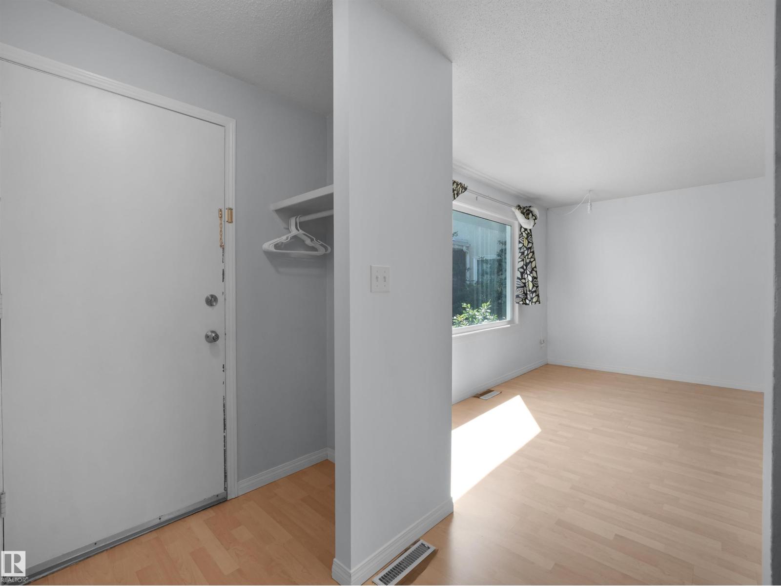 10446 55 AV NW - 23