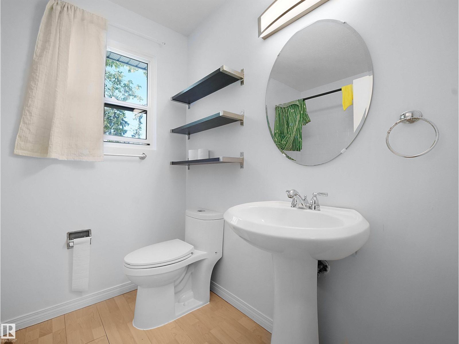 10446 55 AV NW - 25