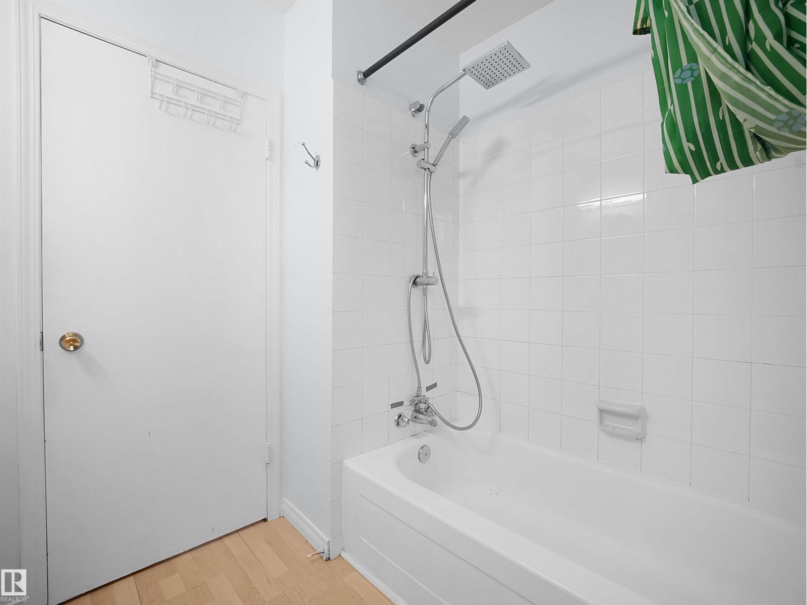 10446 55 AV NW - 26