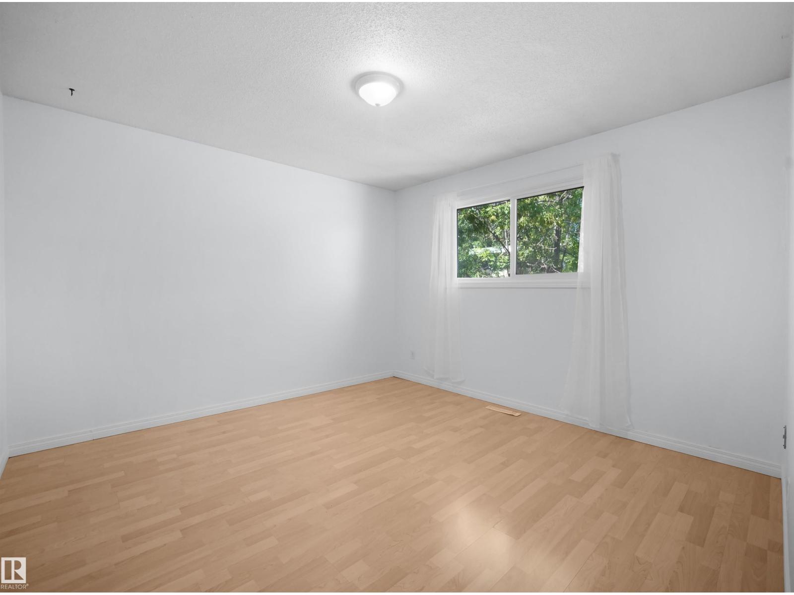 10446 55 AV NW - 27