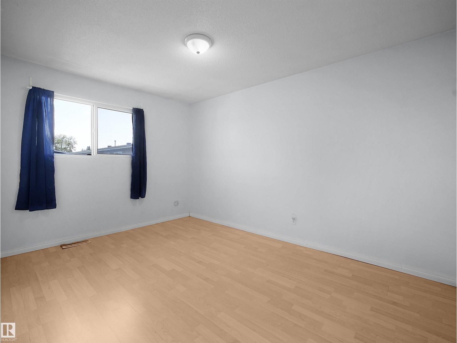 10446 55 AV NW - 29