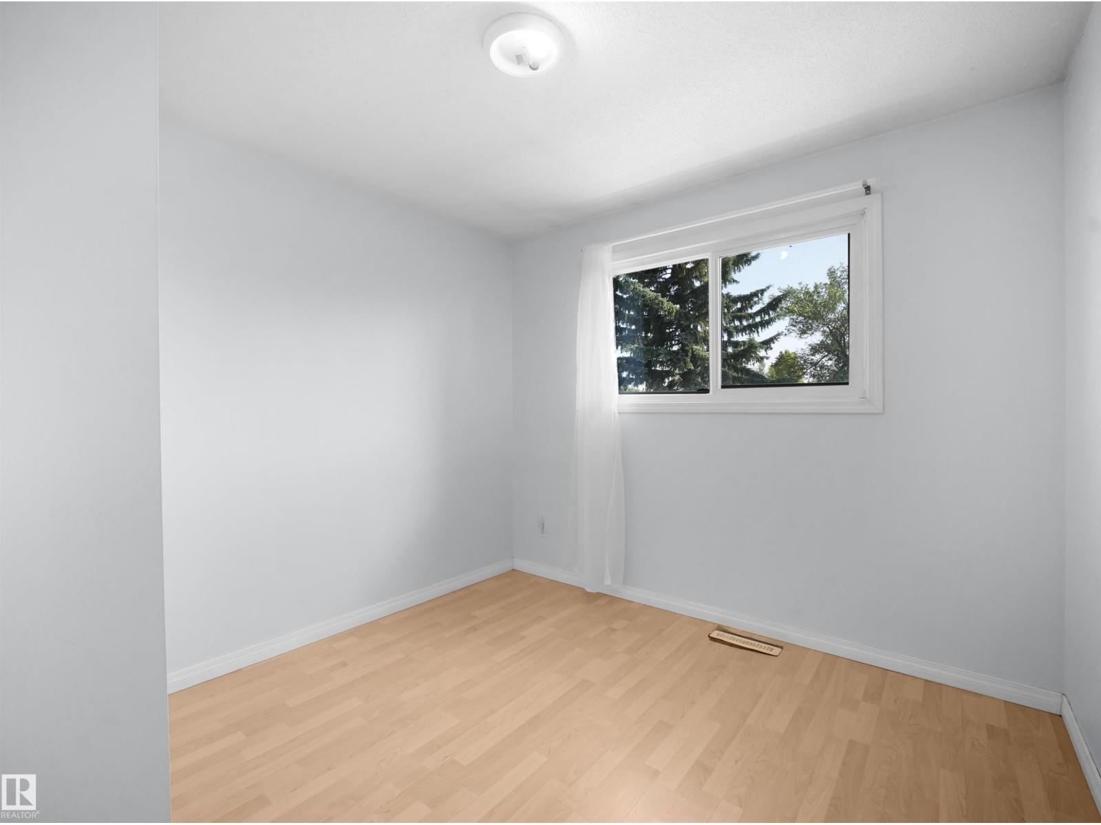 10446 55 AV NW - 31