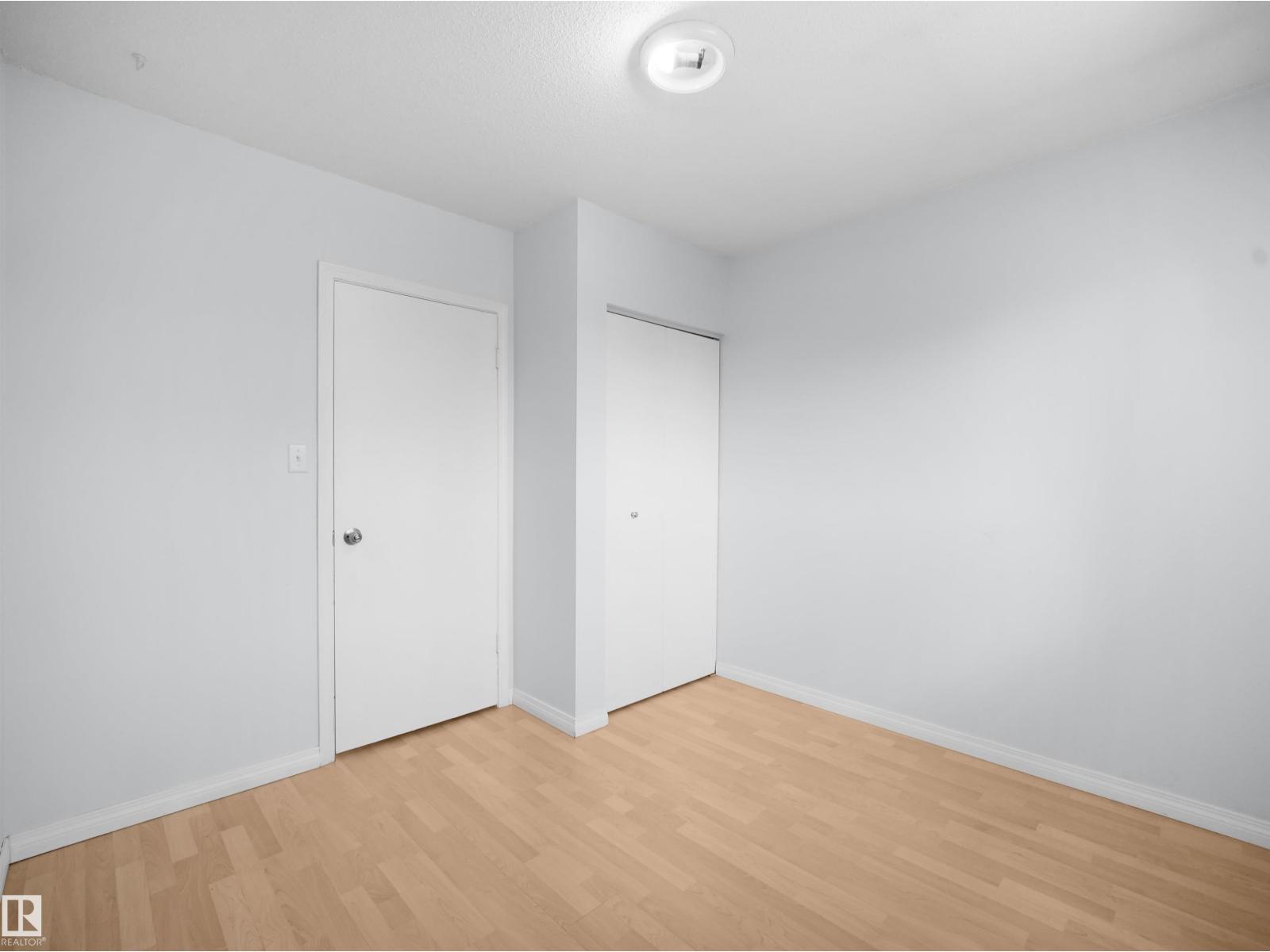 10446 55 AV NW - 32