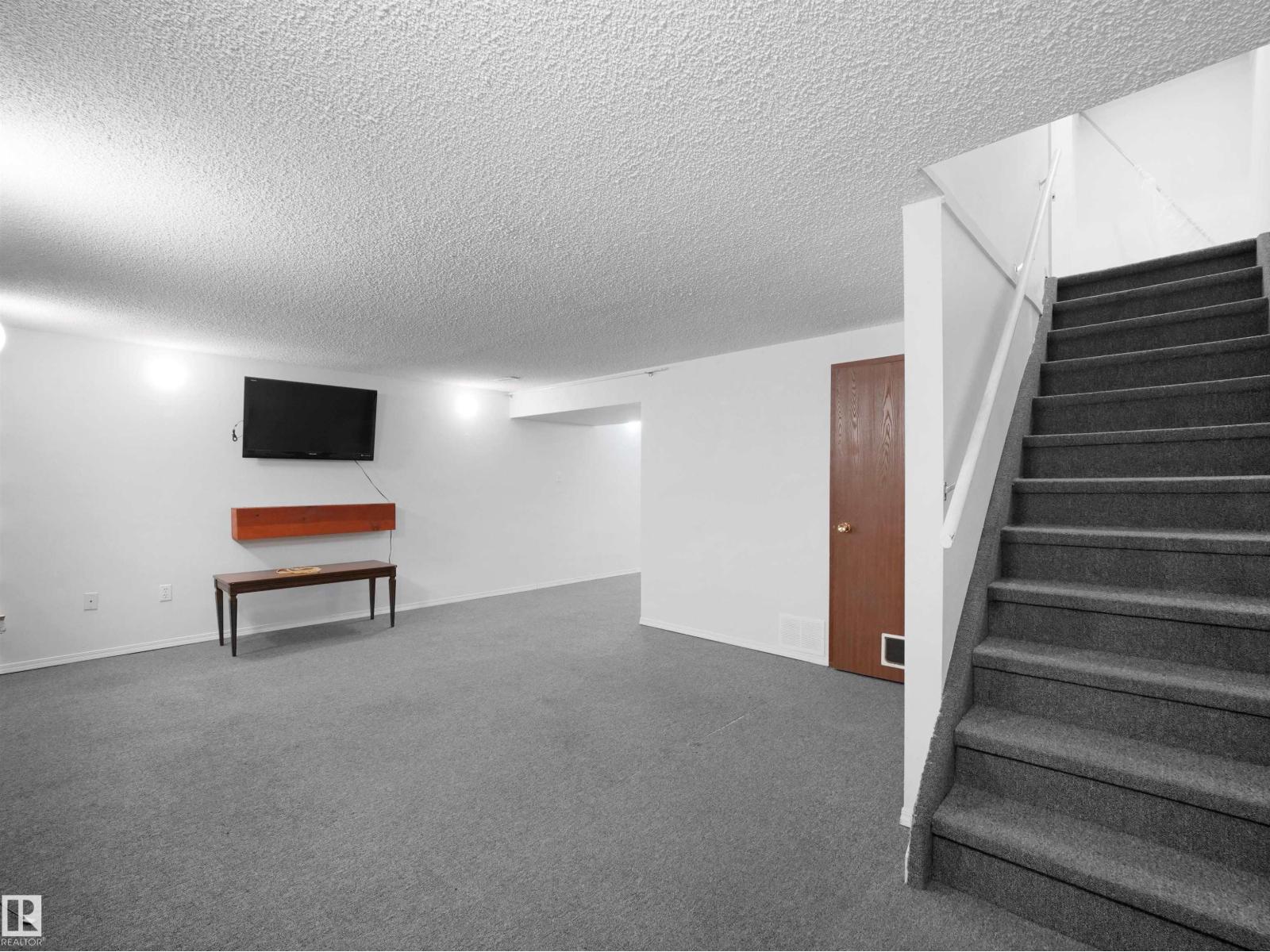 10446 55 AV NW - 33