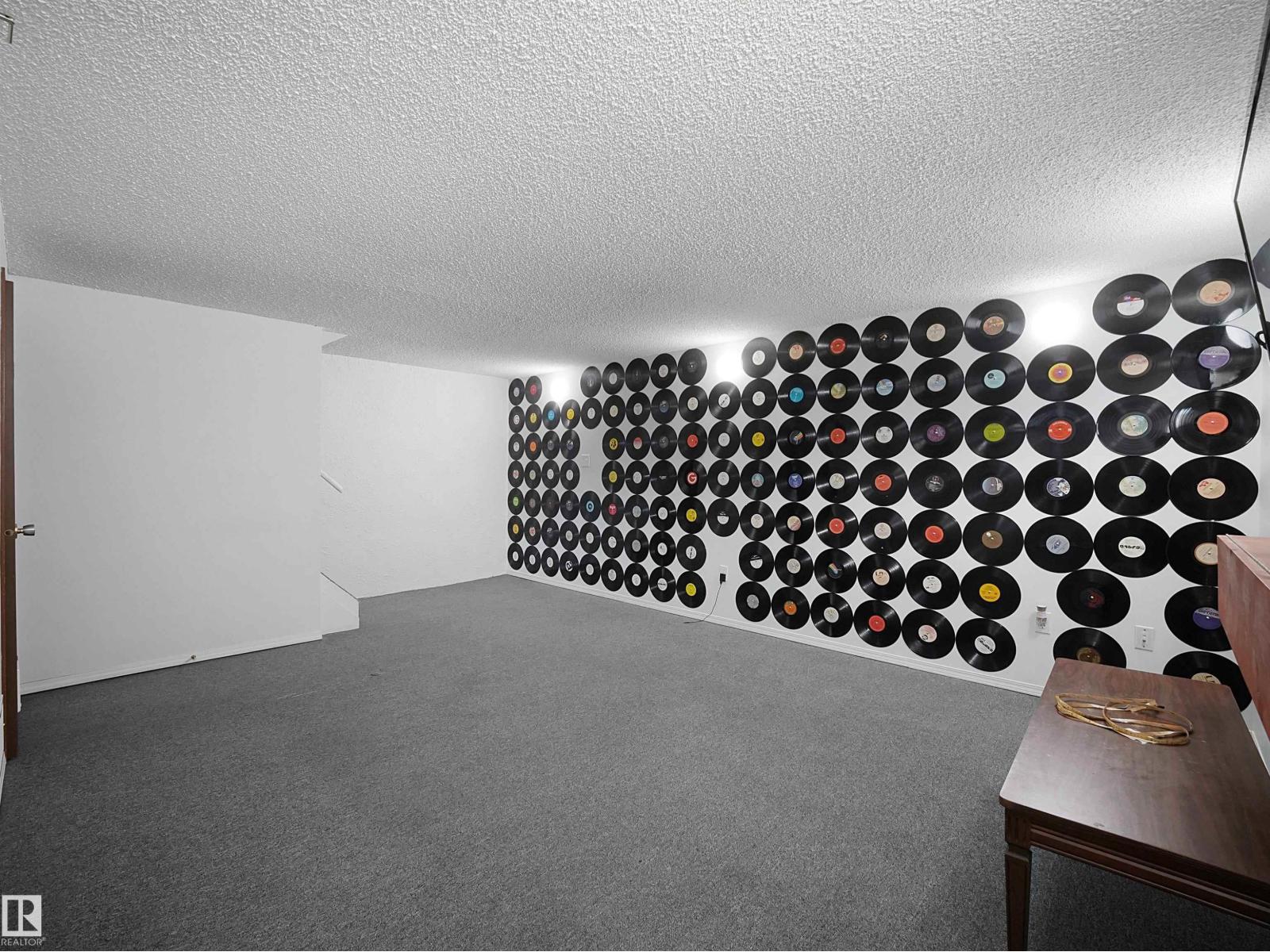 10446 55 AV NW - 34
