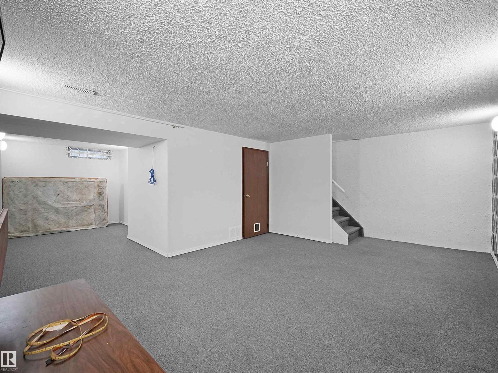 10446 55 AV NW - 37