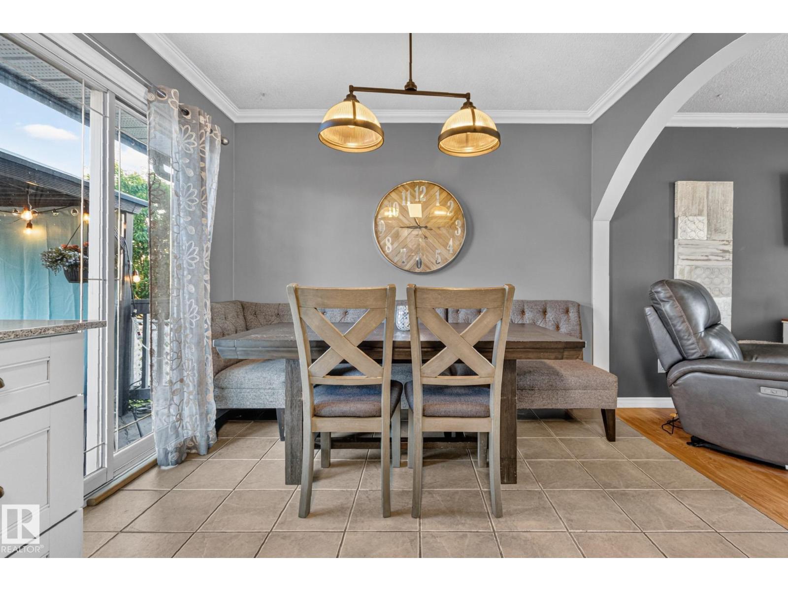5307 104 AV NW - 10