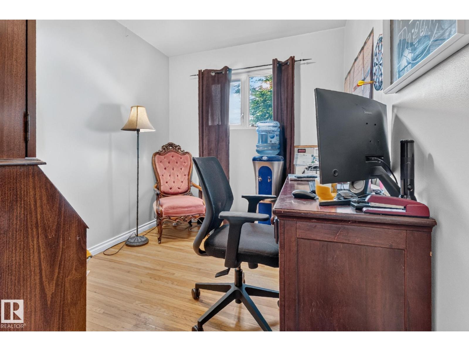 5307 104 AV NW - 16
