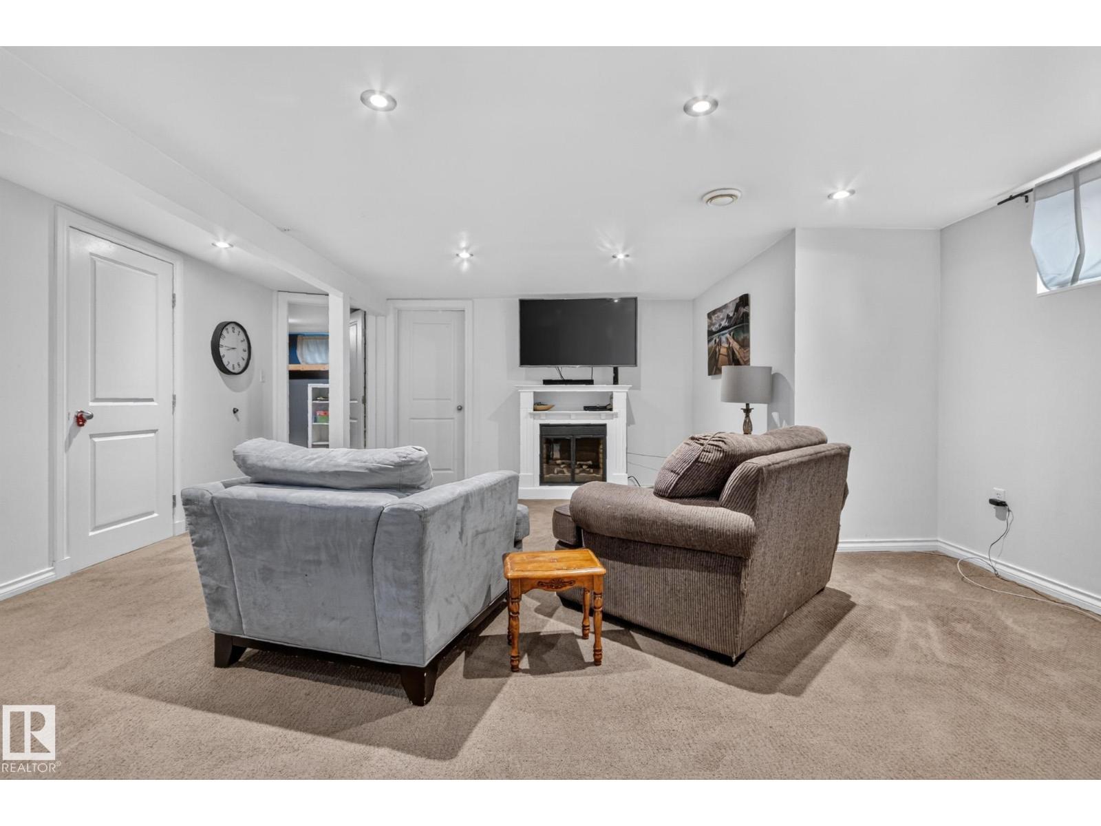 5307 104 AV NW - 18