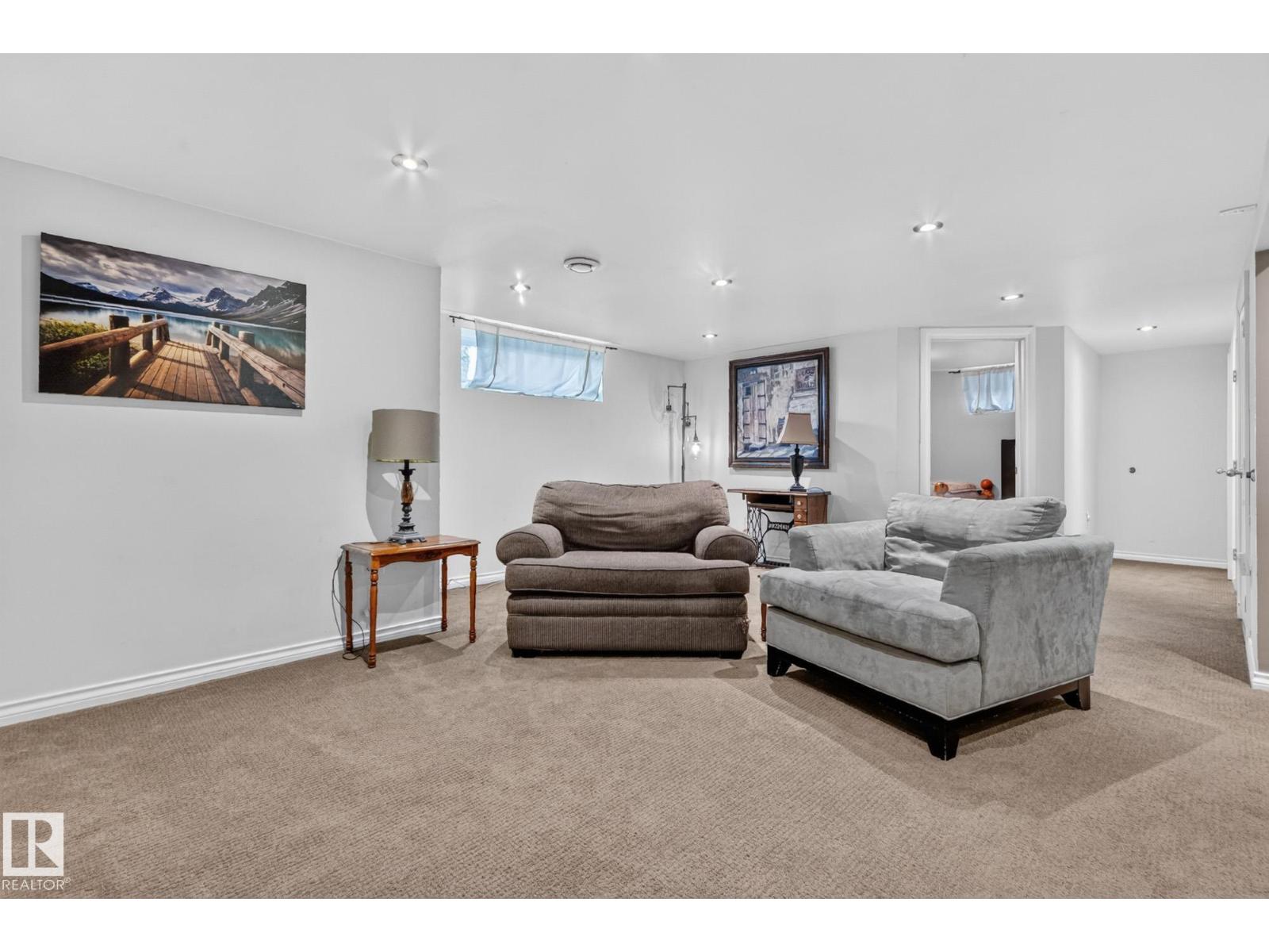 5307 104 AV NW - 19