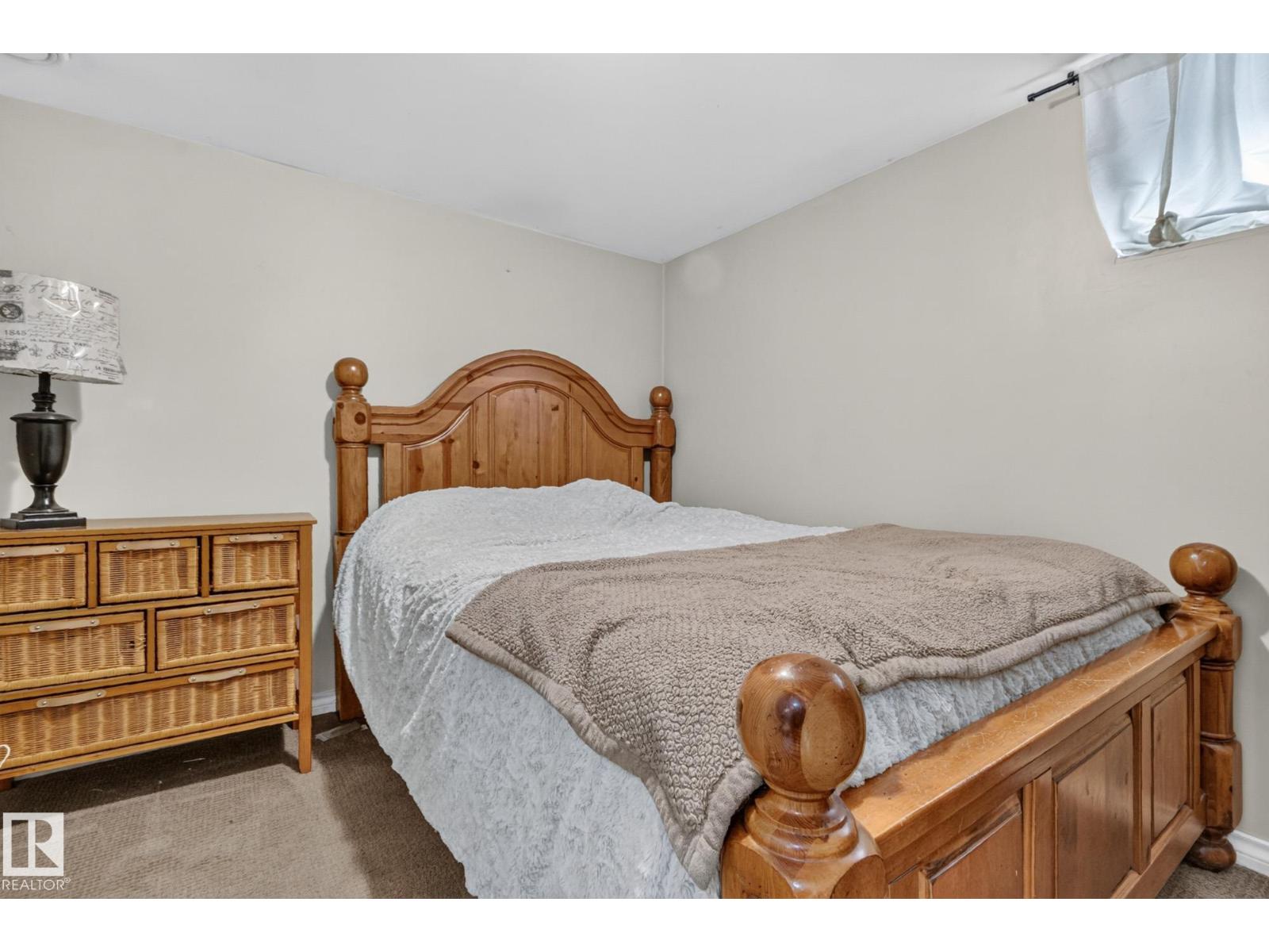 5307 104 AV NW - 20