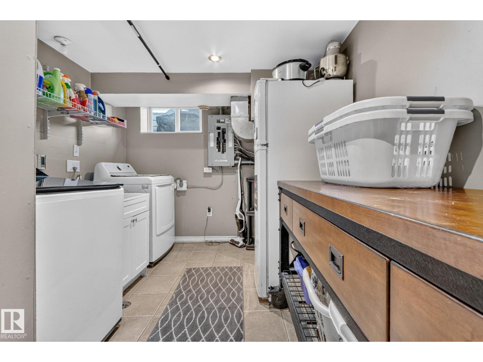 5307 104 AV NW - 23