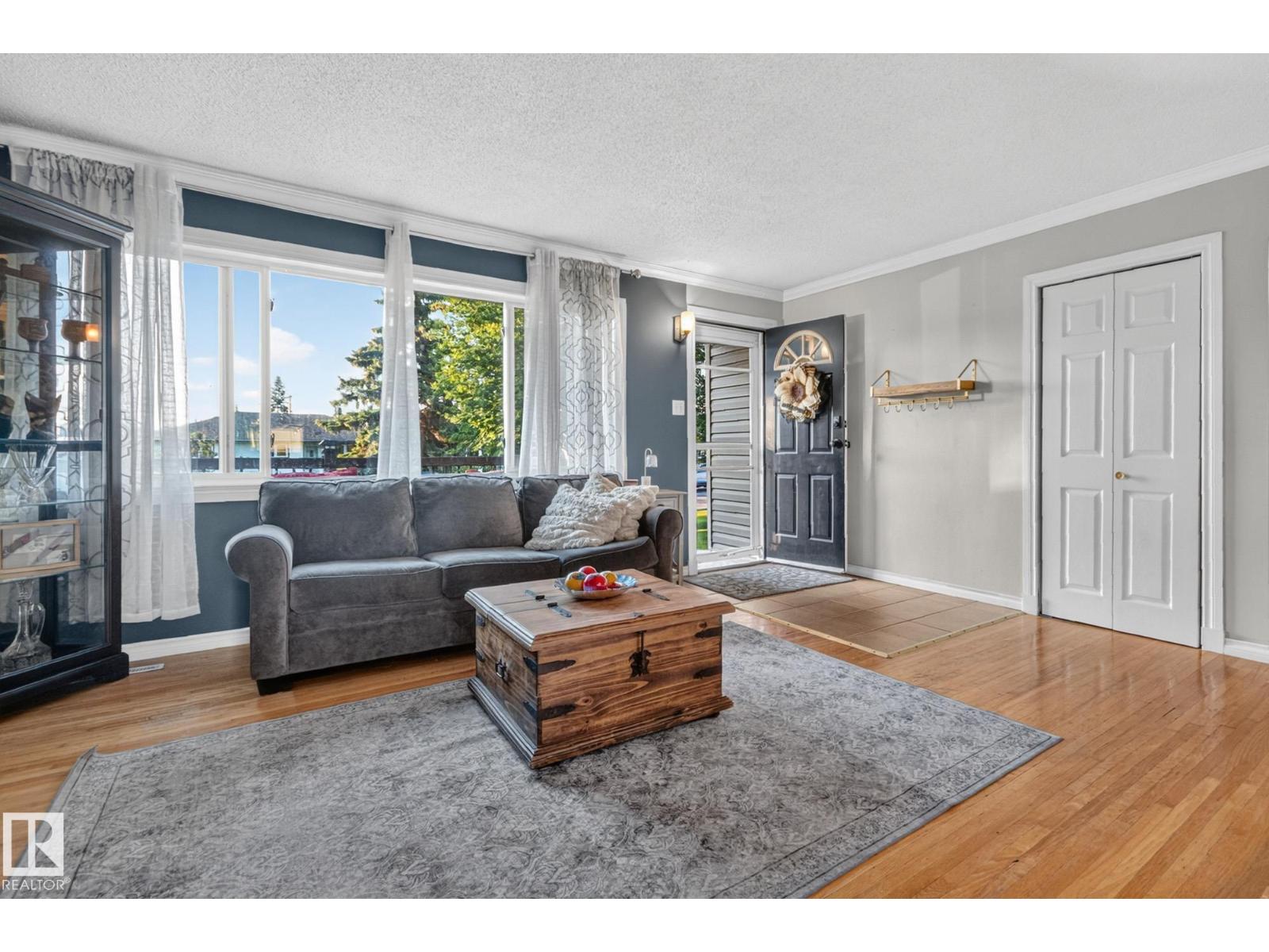 5307 104 AV NW - 6