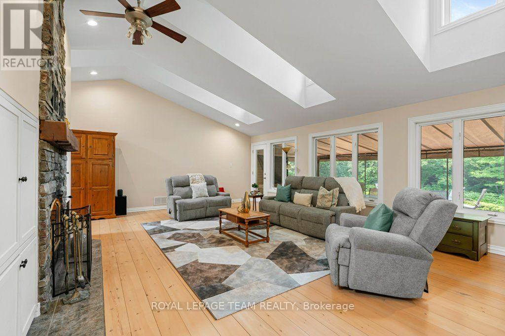 6485 WADDION DRIVE - 11