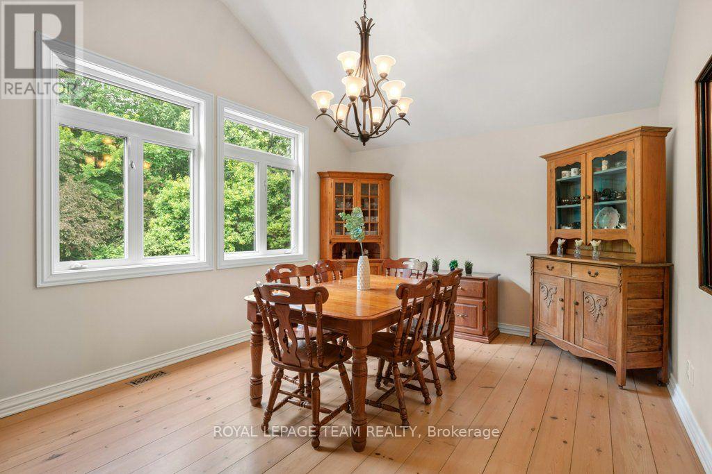 6485 WADDION DRIVE - 20