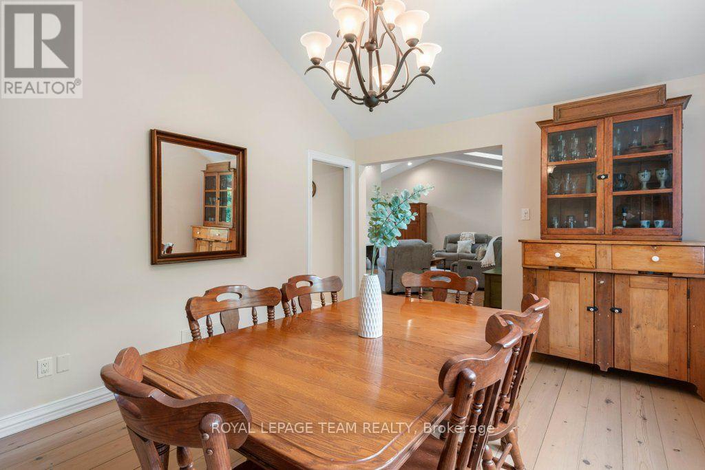 6485 WADDION DRIVE - 21