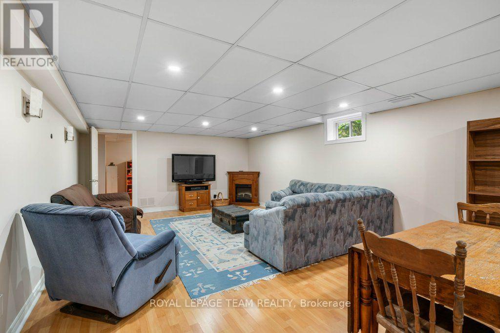 6485 WADDION DRIVE - 32