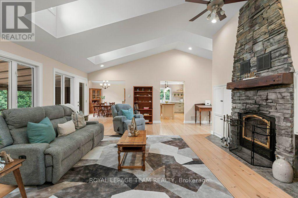 6485 WADDION DRIVE - 8