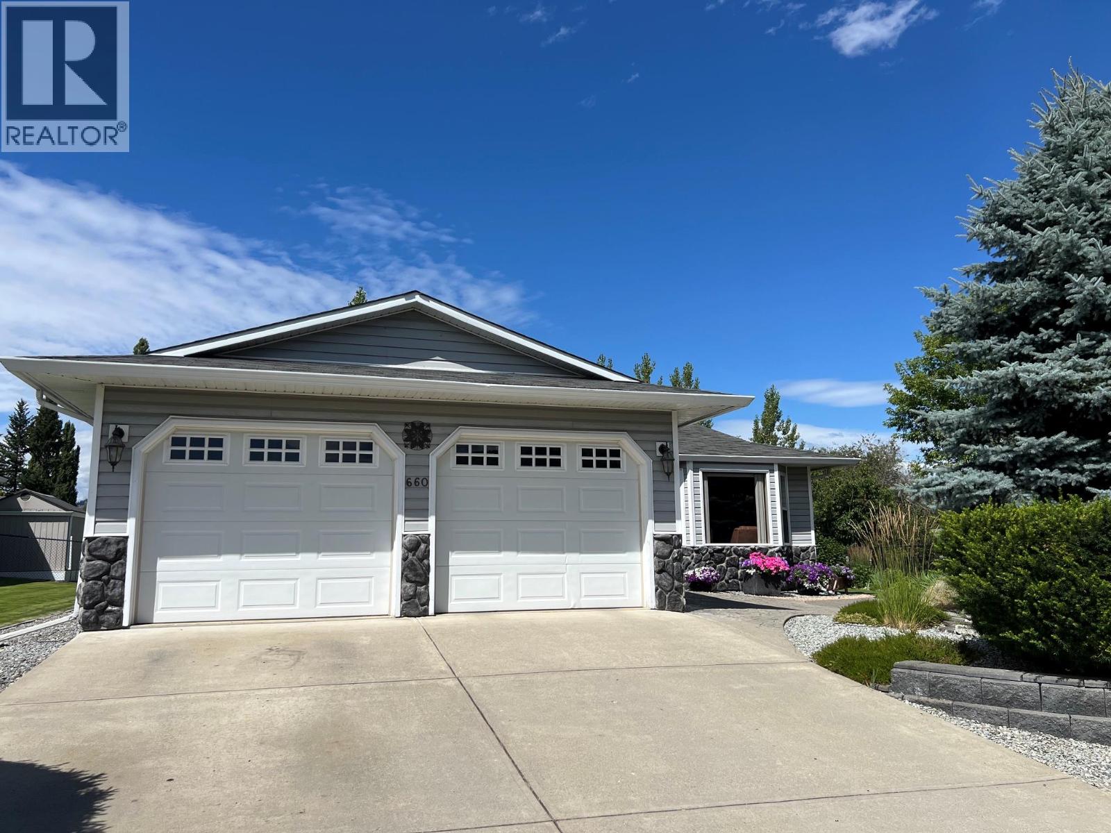 660 6th Avenue, Vernon — photo 3