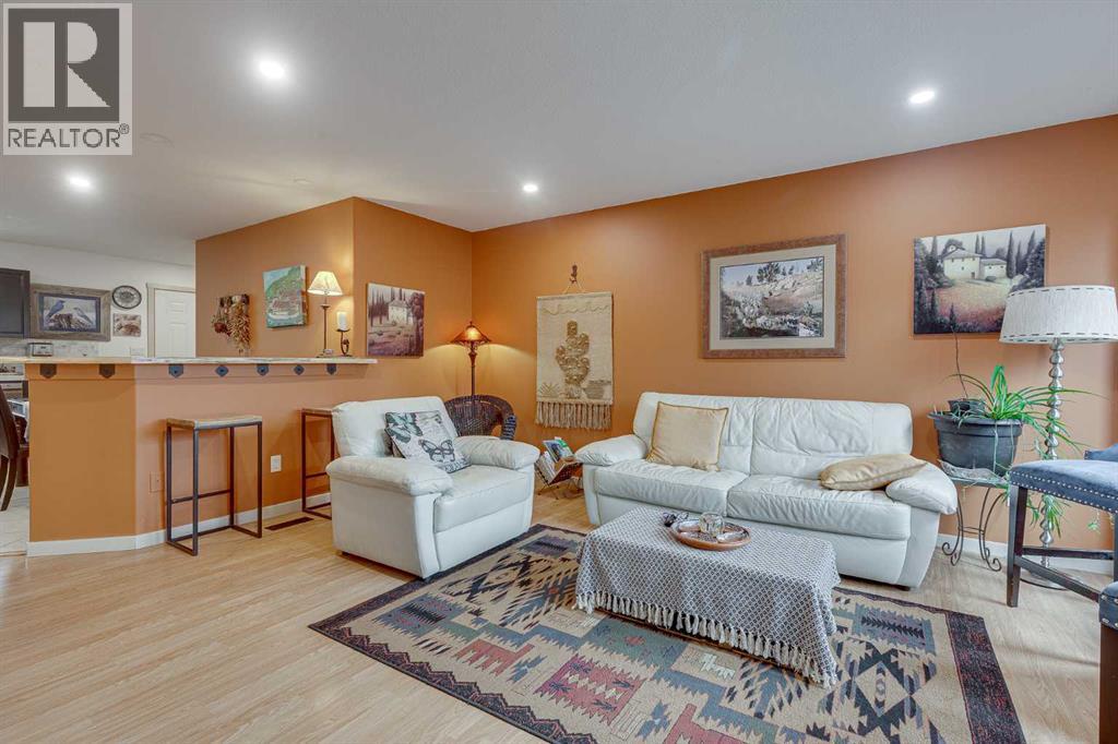 5902- 52 Avenue - 12
