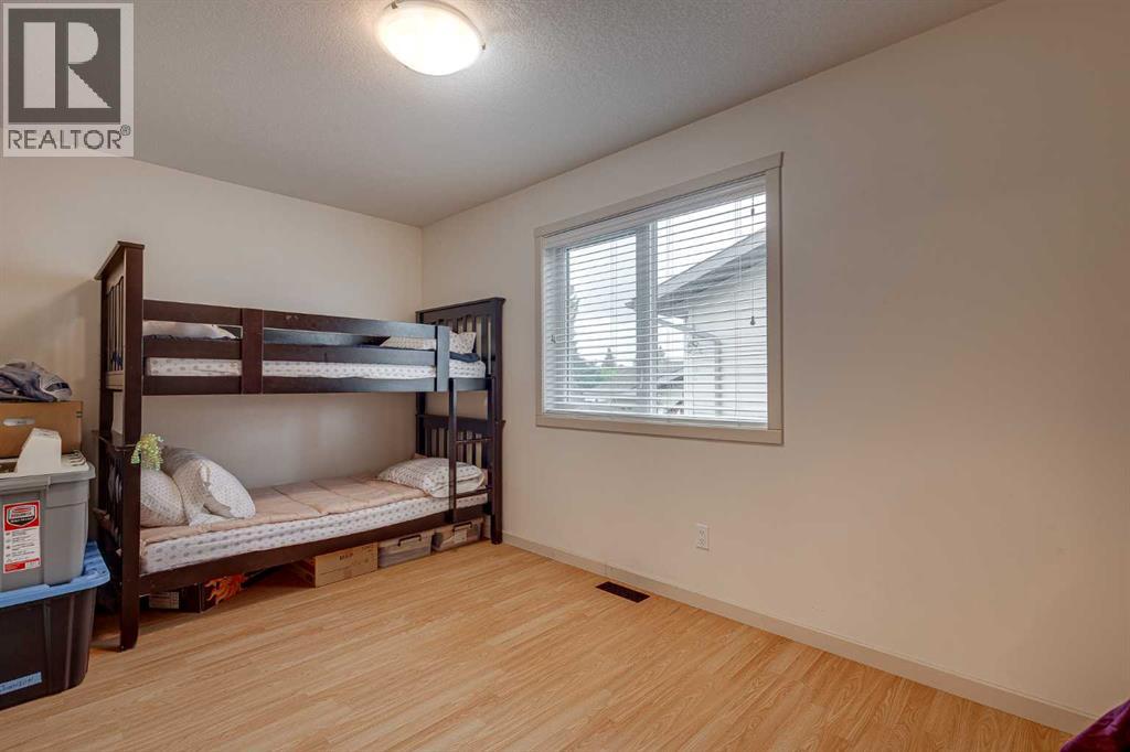 5902- 52 Avenue - 19