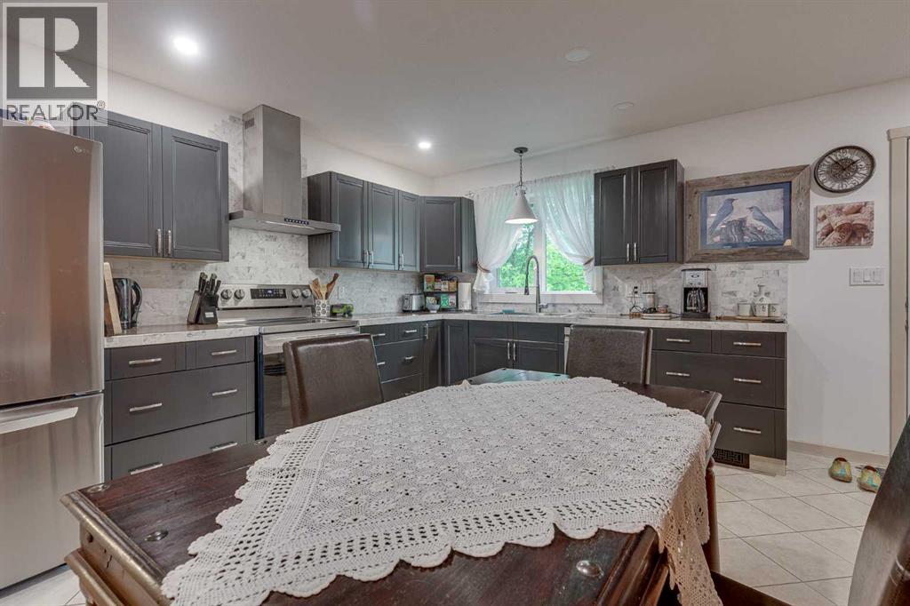5902- 52 Avenue - 22