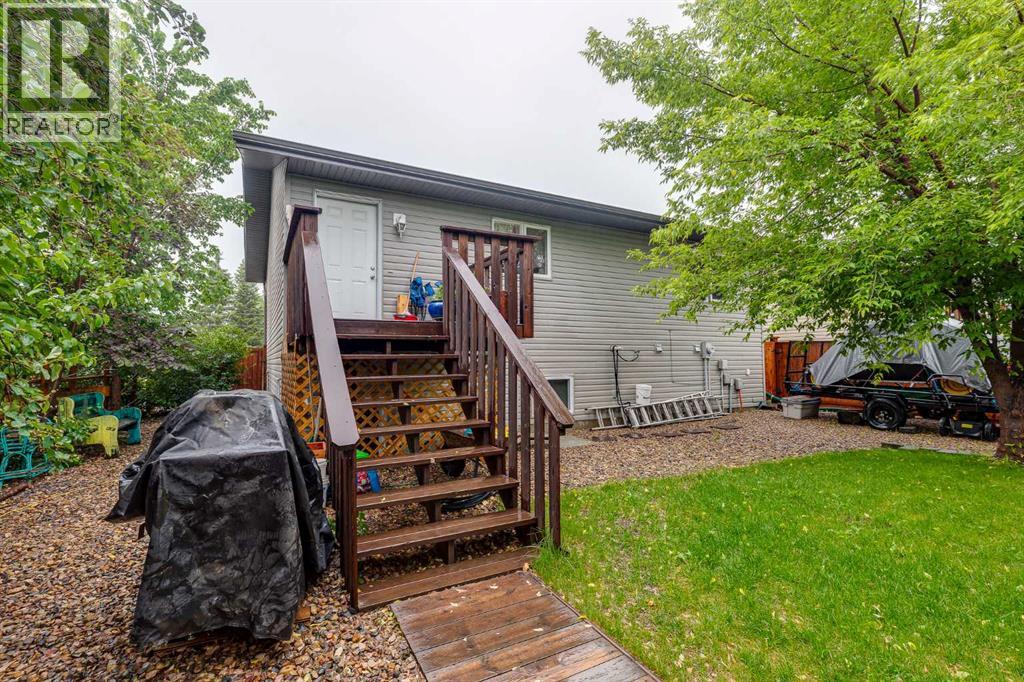 5902- 52 Avenue - 4