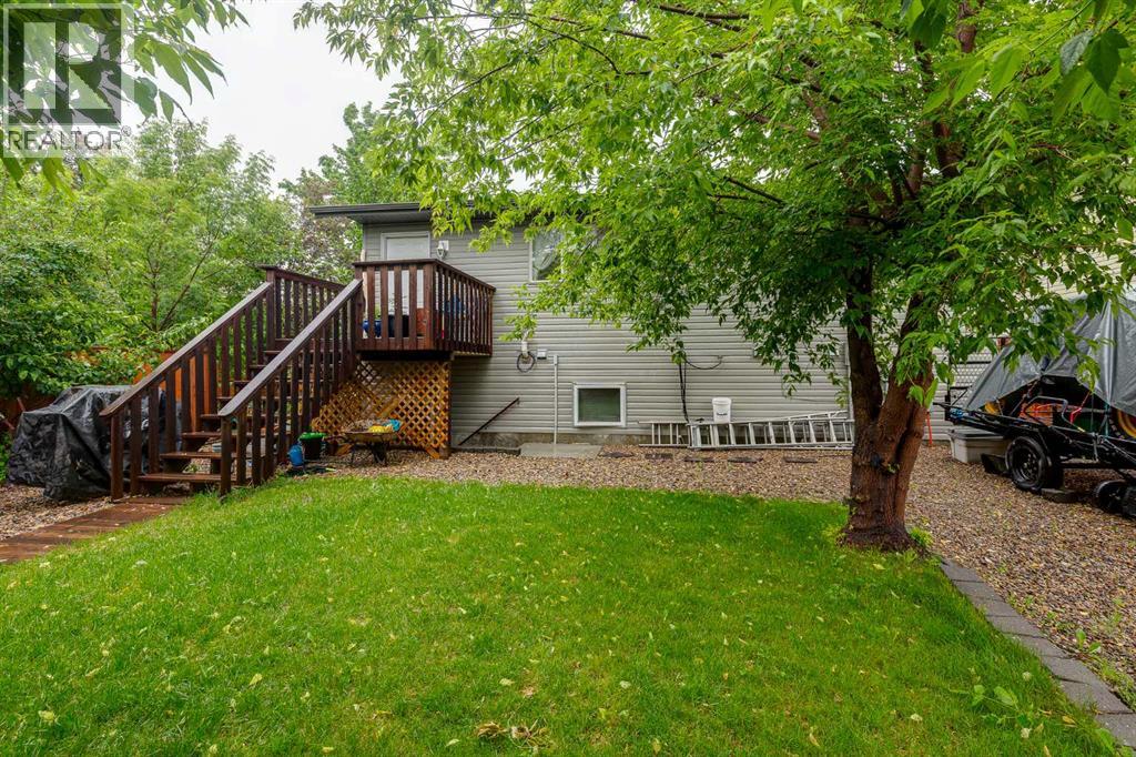 5902- 52 Avenue - 6