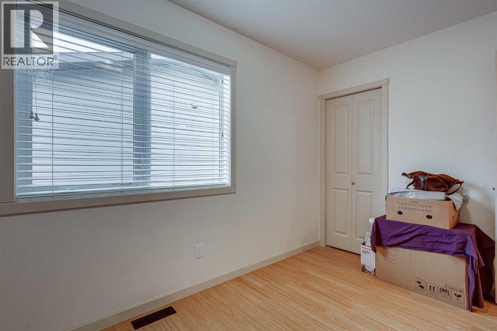 5902- 52 Avenue - 17