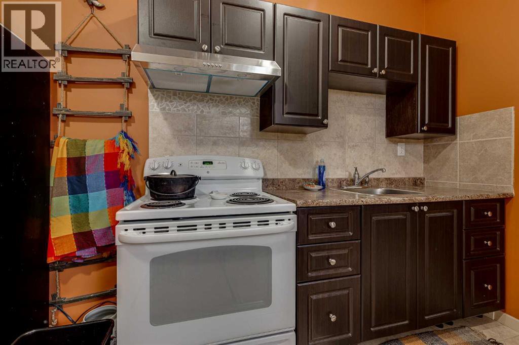 5902- 52 Avenue - 29