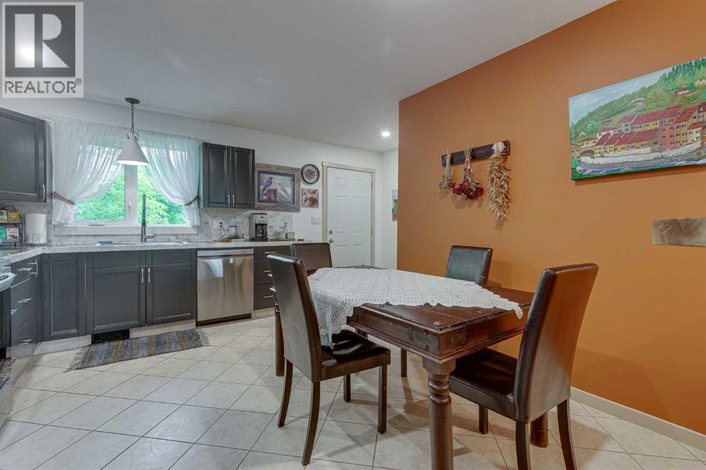 5902- 52 Avenue - 21
