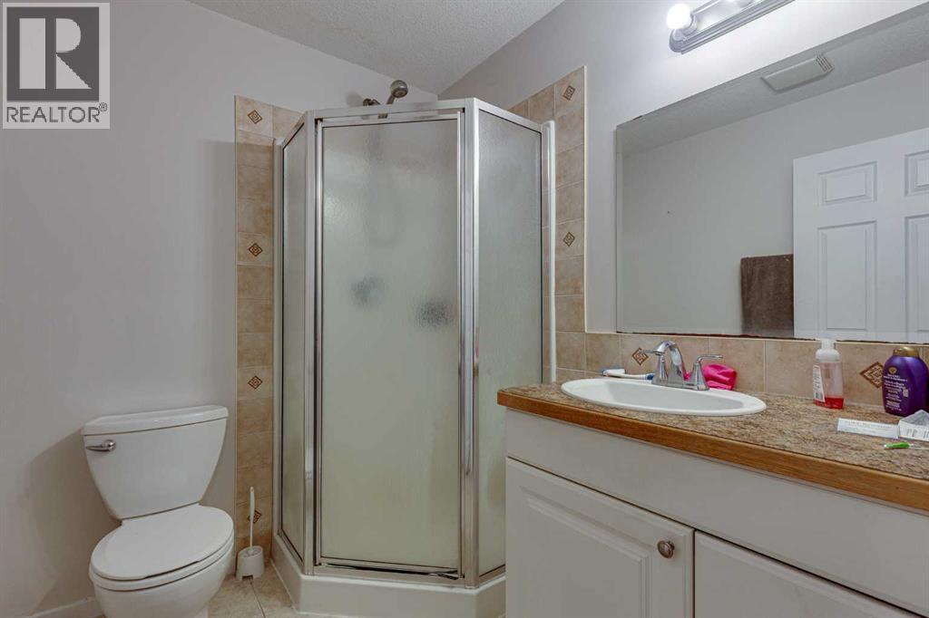 5902- 52 Avenue - 34